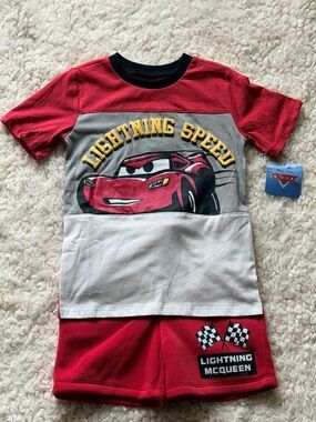 Disney Pixar Lightning McQueen 2-Piece Short Set NWT 5T Boy Cars